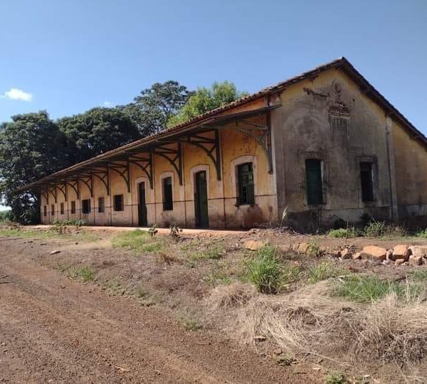Estacao fepasa abandonada bebedouro