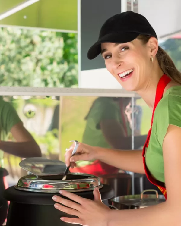 Carrinho de lanche em bebedouro