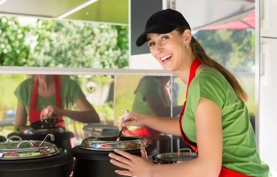 Carrinho de lanche em bebedouro