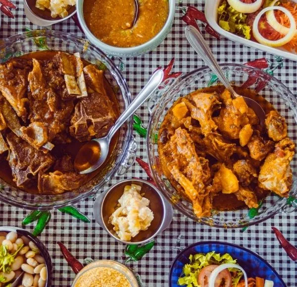 Comida caseira bebedouro interior