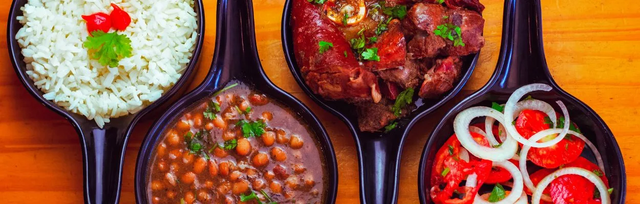 Comida de fazenda caipira perto de bebedouro sp