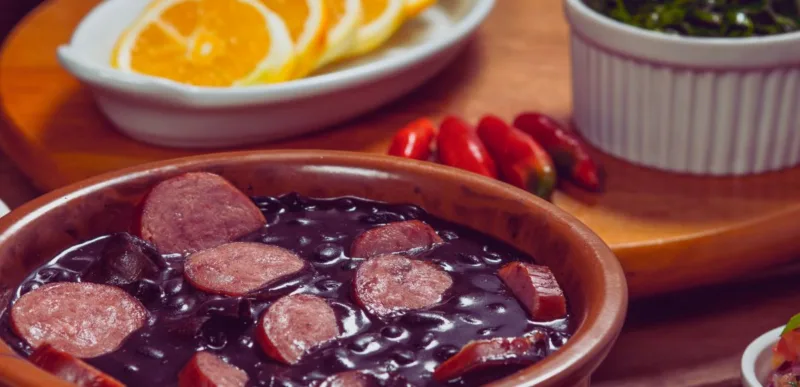 Feijoada em bebedouro tradicional madame